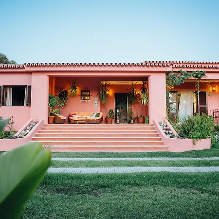 Charismatic Pitanga Private Pool And Garden Вилла